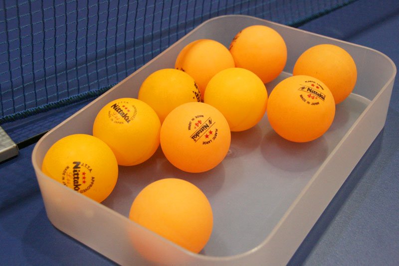 通常よりも大きいピンポン球