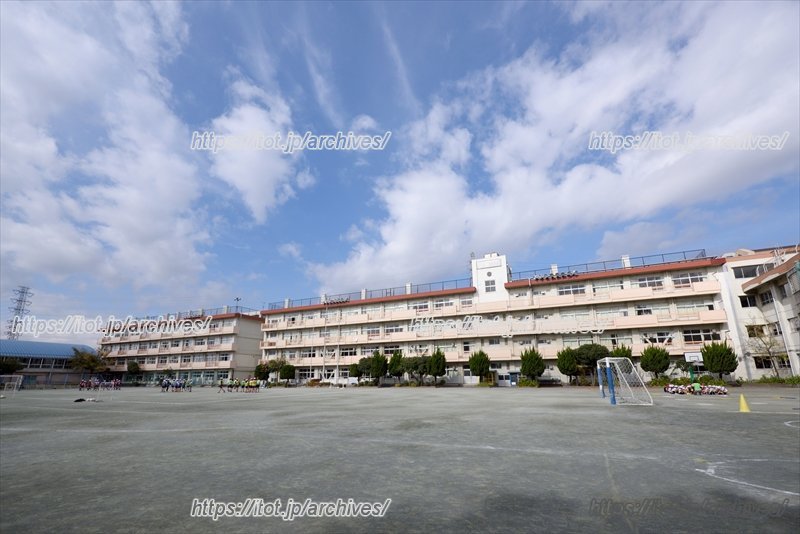 「さいたま市立文蔵小学校」の校舎