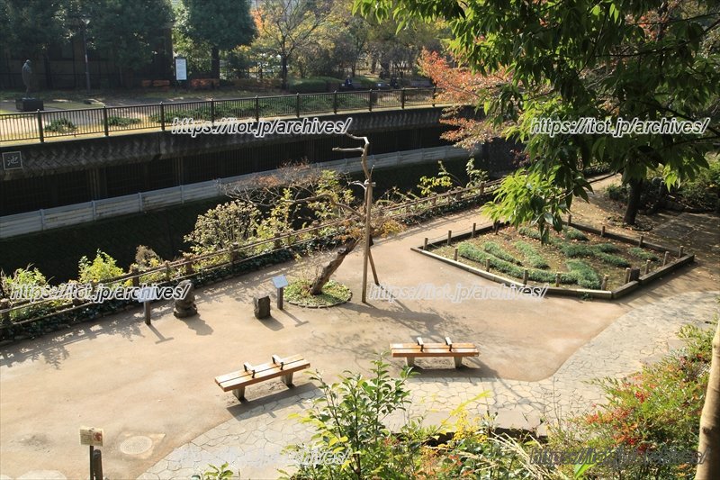 唯心庭とともに哲学的二名勝の一つ、唯物園