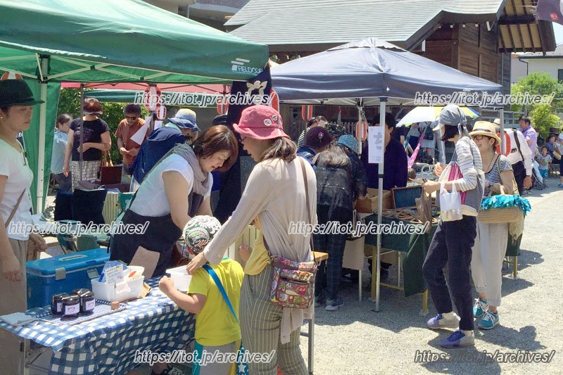 神社にお店が集まる「おさんぽマルシェ」