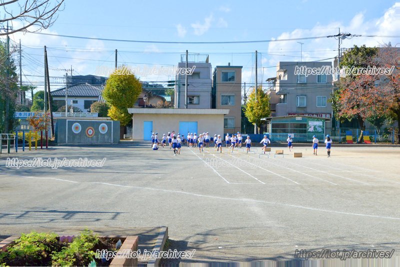 元気に授業に取り組む児童たち