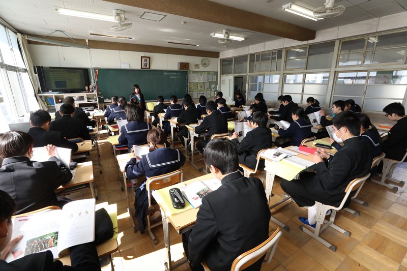 竜海中学校の授業風景