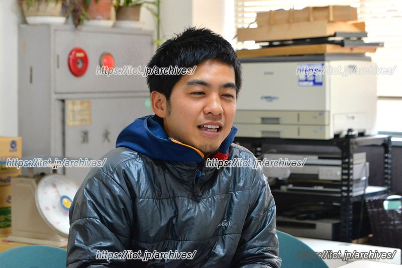 インタビューを受ける寺田さん