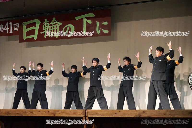 学ラン姿が勇ましい応援部