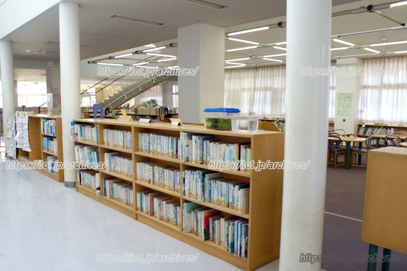 読み聞かせに地域の方も来てくれる