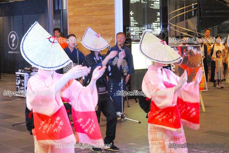 「おわらin富山駅」の様子