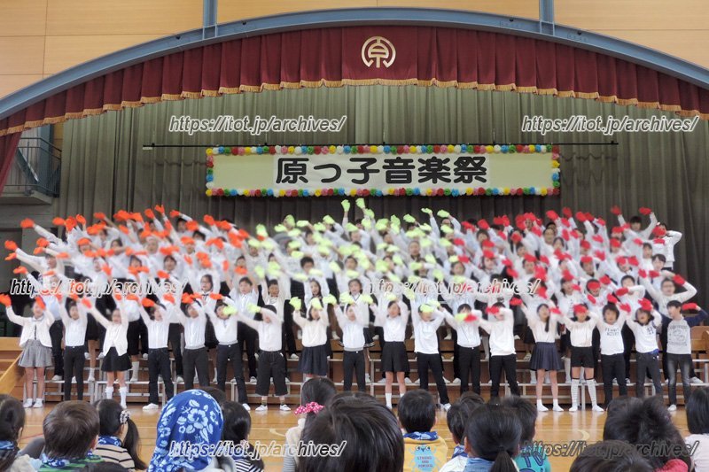 学年全員で協力して発表する「原っ子音楽祭」