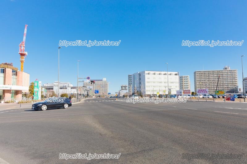 広い道路が印象的な長町の街並み