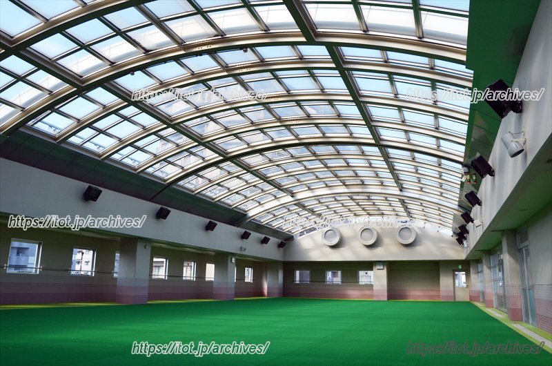 5階、夏場はプールになるオープンスペース