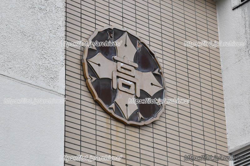 外壁の校章