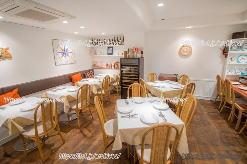 カラフルで陽気な空間に、気持ちも明るくなる