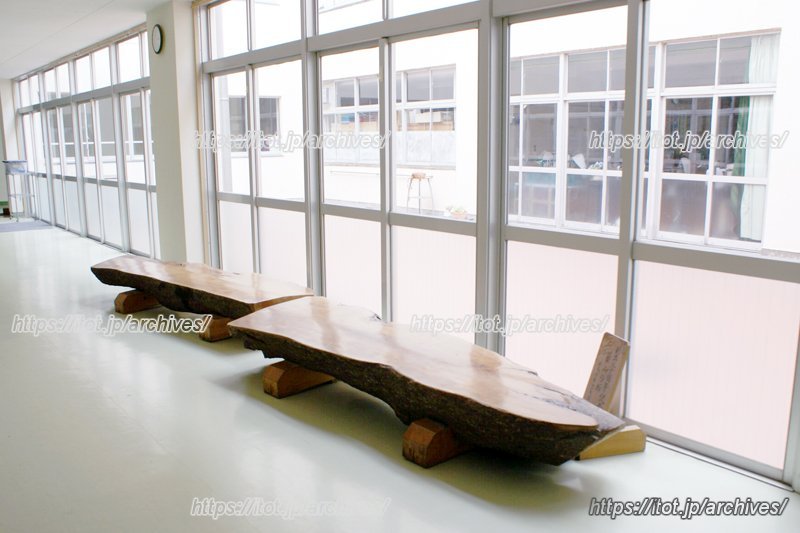 創立30周年記念の桜で作ったベンチ