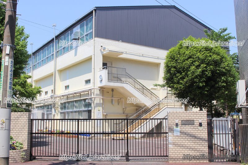 「日吉台小学校」東門