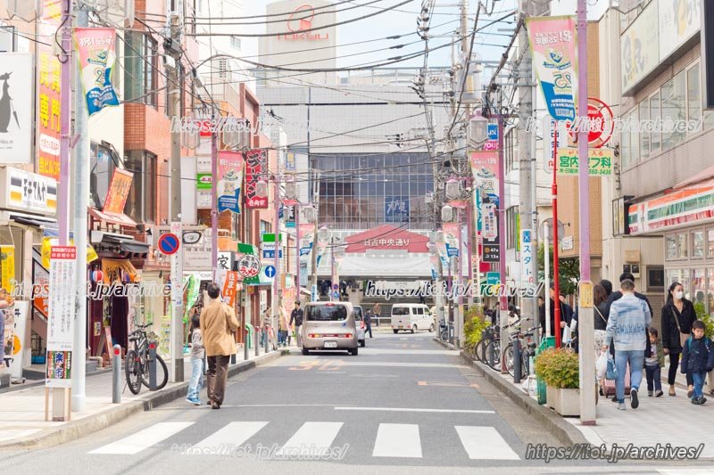 放射線状に広がる「日吉商店街」