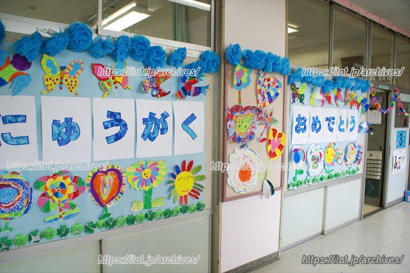 新入生の入学を祝う飾り