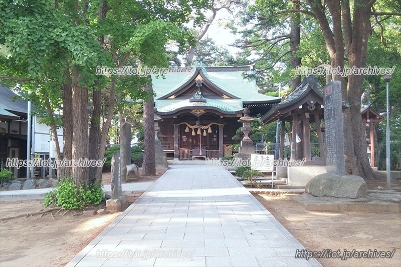 200メートルの参道を誇る浅間神社