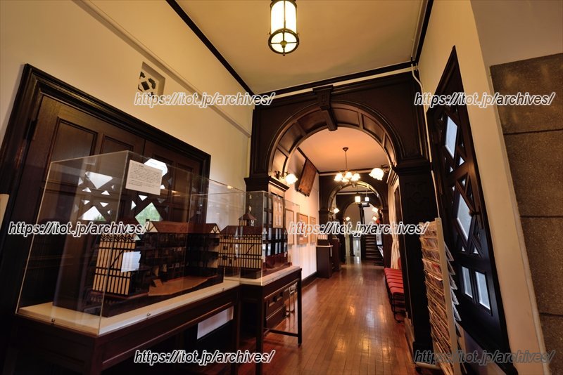 荘厳な佇まいの建物も一つの展示物として楽しめる