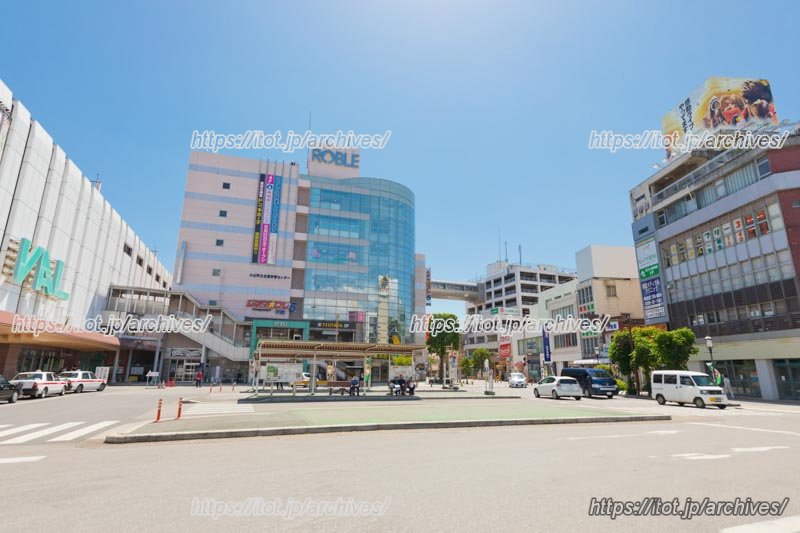 「小山」駅西口の様子