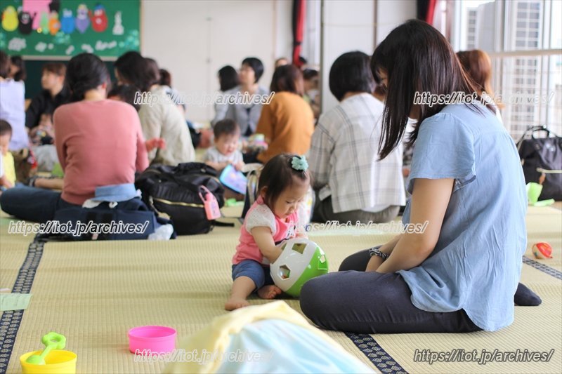 多くのおもちゃがあり、レゴブロックやパズルなども貸し出している