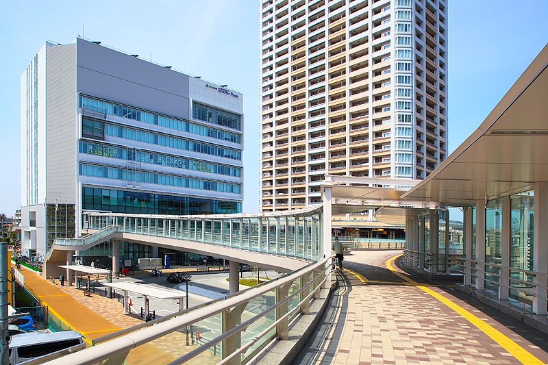 整備された駅前の通り