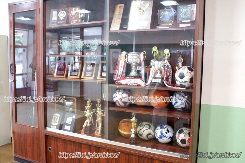 部活動の輝かしい成績が飾られている