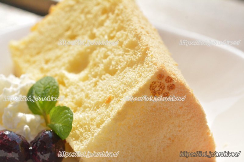 ネコの足跡をモチーフにした焼印が可愛い