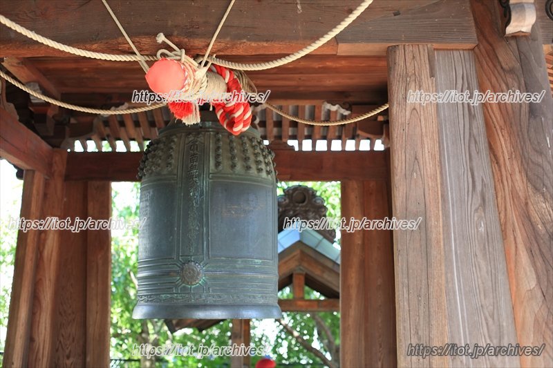 江戸時代中期に造られたとされる梵鐘と鐘楼堂