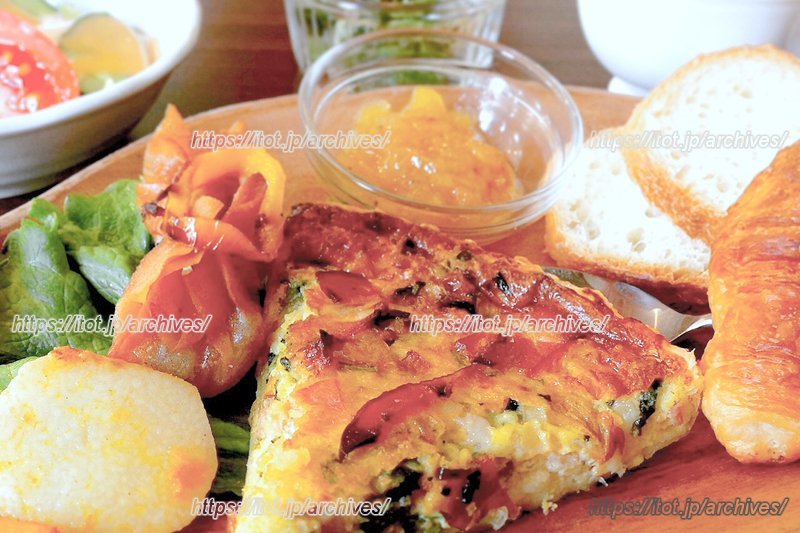 サクッと焼き上げたパイ生地の中に具材をたっぷり閉じ込めたキッシュ