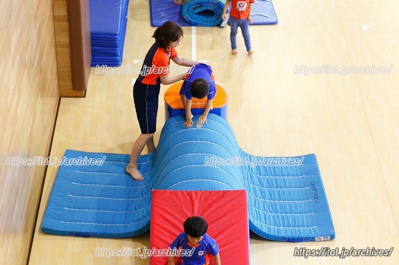 曜日ごとに体操・水泳・サッカーといったプログラムが行われる