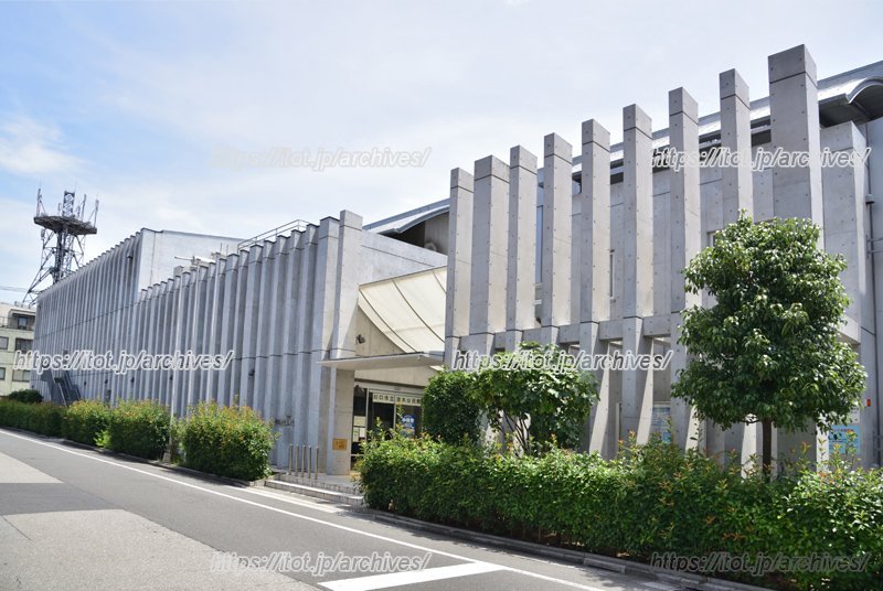 多様な設備が使える地域交流施設/おやこの遊びひろば 保育士 塩中さん・育成課育成係 吉田さん