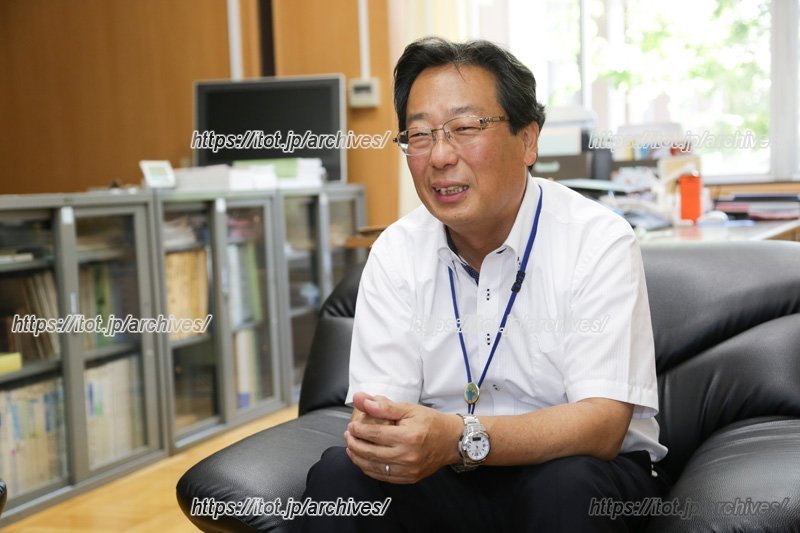 子どもたちへの思いを語る小林先生