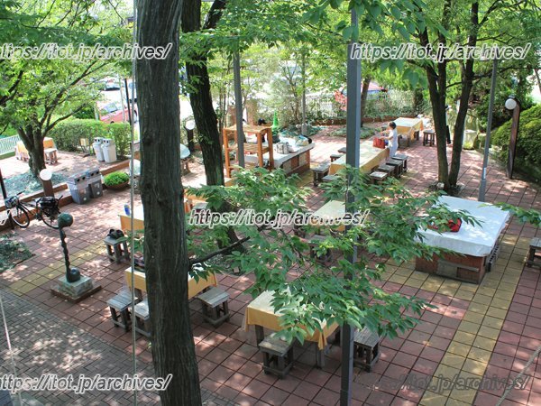 クラブハウス向かいのガーデン