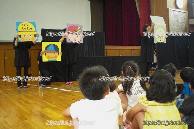 「朗読ひばりの会」による楽しい読み聞かせ