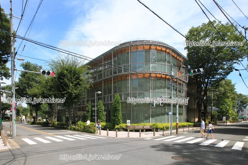 日野市の複合公共施設「多摩平の森ふれあい館」