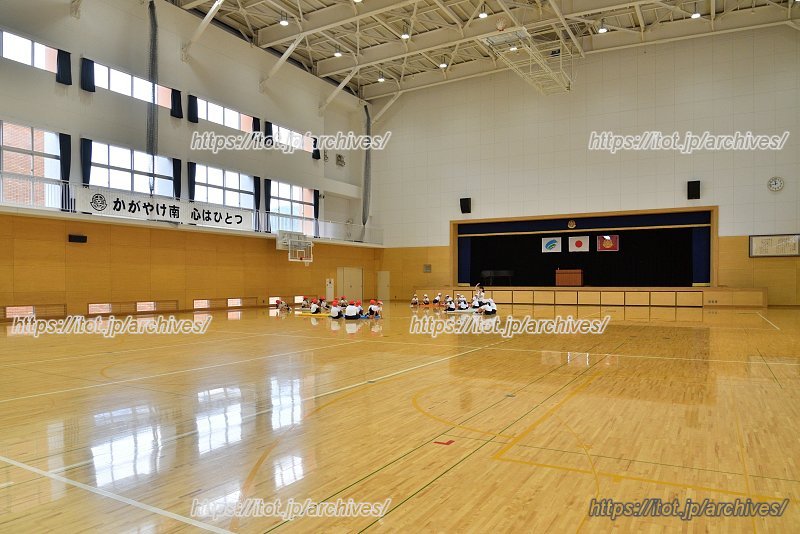 4階建ての体育館