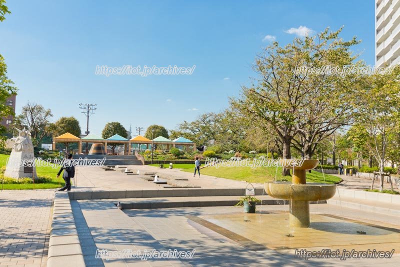 区役所のすぐ近くには「しながわ中央公園」も。