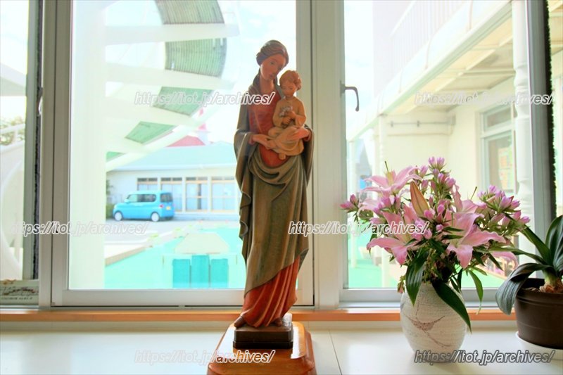 幼子イエスを抱く聖母マリア像