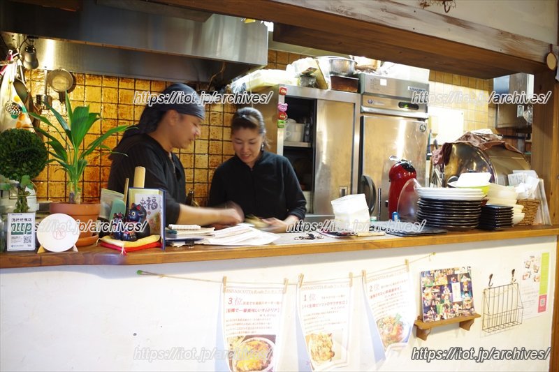 夫婦息ぴったりのやり取りで、取材中も笑いが絶えない