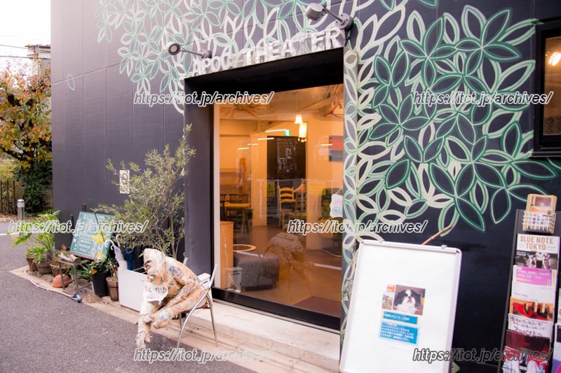 カフェが併設されている