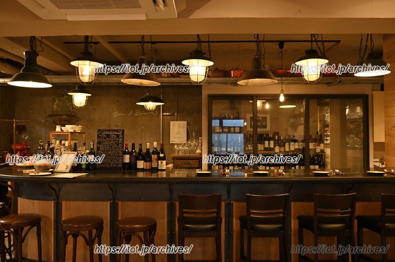 落ち着いた雰囲気の店内