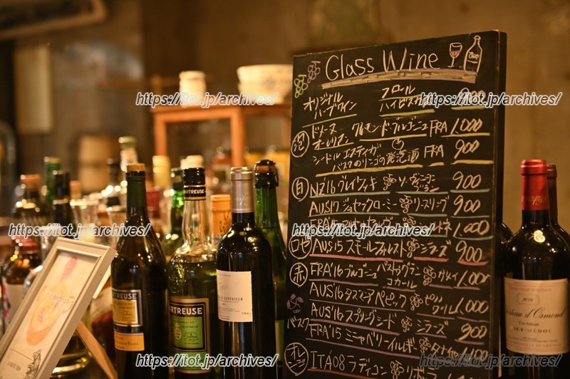 世界各地のワインも味わえる