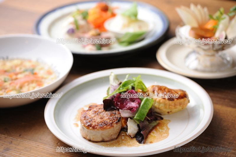 コース料理はフランスの郷土料理がメイン