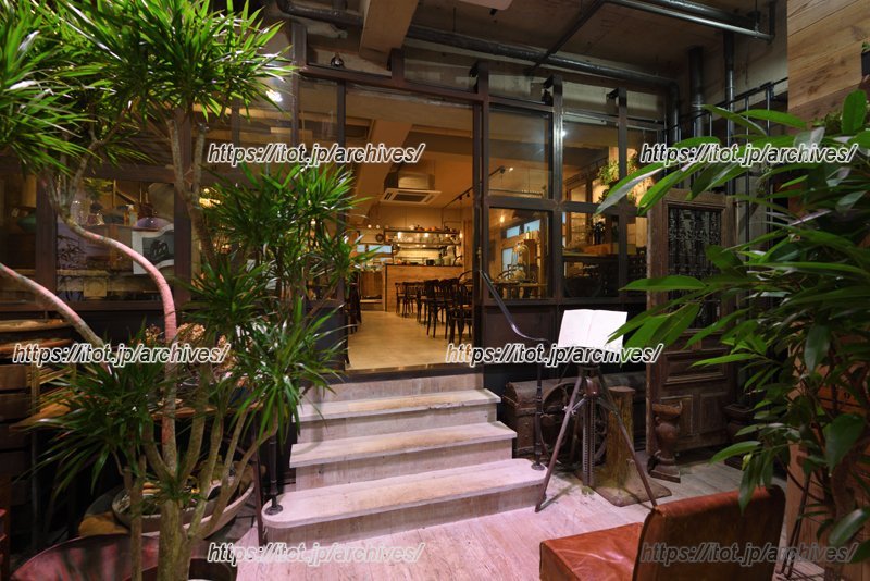 グリーンショップ「TRANSHIP」とつながっているつくりがおもしろい