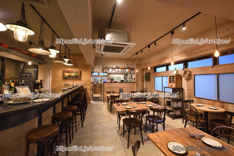 「TRANSHIP」の奥に広がる「Eme」