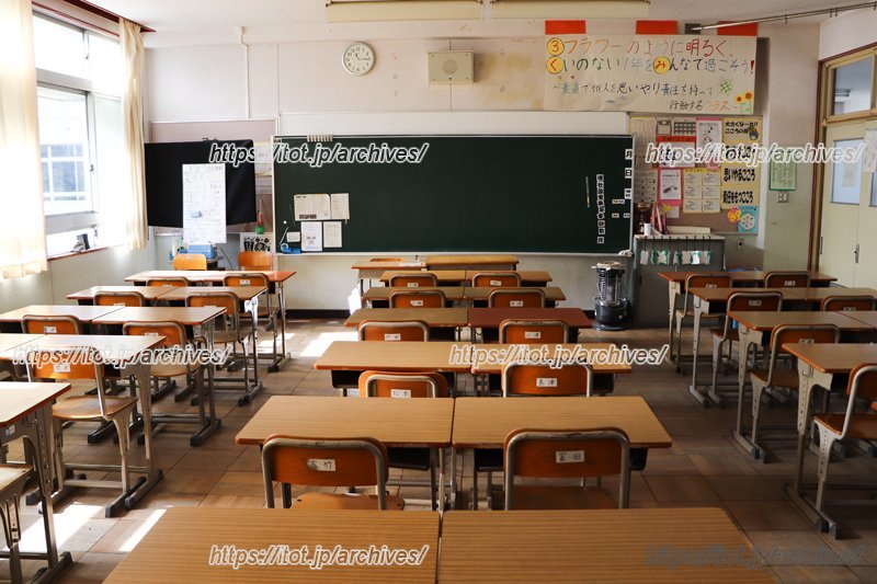 全教室に大型テレビを配置