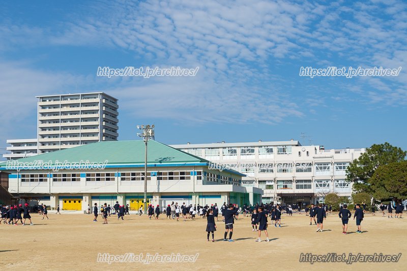 世代を超えて“宇品っ子”の想いを紡ぐ／広島市立宇品小学校  花岡校長先生、中村教頭先生、瀧口教頭先生、永島指導教諭 井上栄養教諭、山本養護教諭