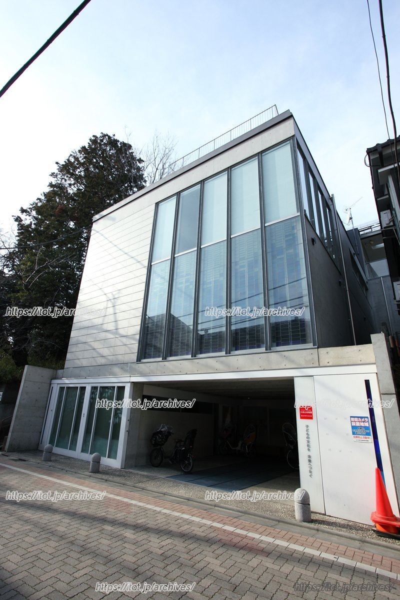 4階建てのモダンな記念館