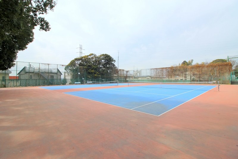 2面あるテニスコート