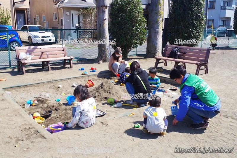 保護者、プレイリーダーみんなで子ども達と遊ぶ