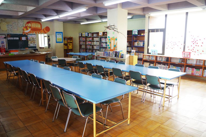 読書のための整理整頓が行き届いた図書室